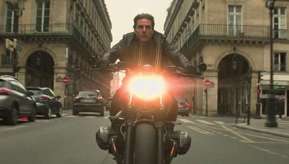 Tom Cruise manejando una moto a través de las calles de París en la última entrega de Misión Imposible. (Foto: Difusión BMW)