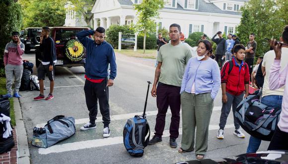 El gobernador de Florida, Ron DeSantis, envió dos aviones con migrantes a Martha's Vineyard. (Ray Ewing/Vineyard Gazette vía AP).