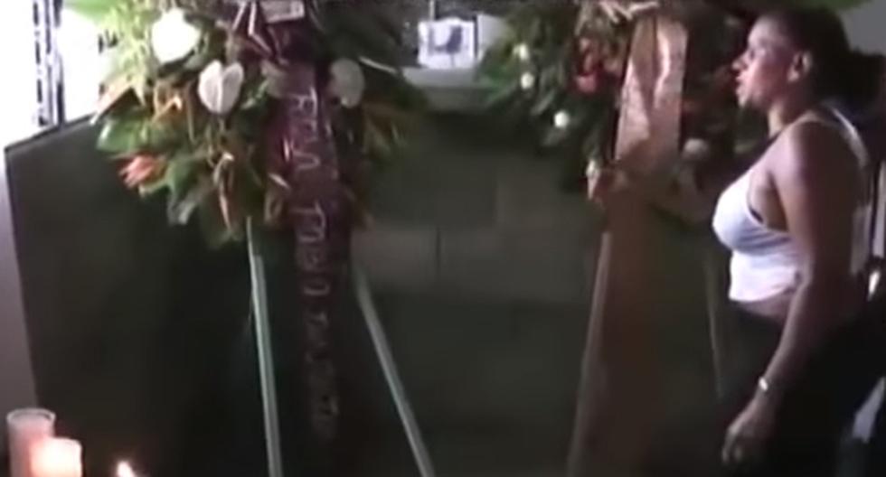 YouTube nos trae el curioso video de un supuesto demonio que apareció en el funeral de una chica que se suicidó en México, generando pánico en todo el país. (Foto: captura)