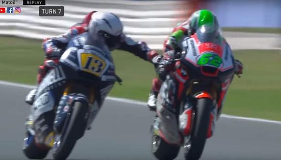 Como se ve en este video, Fenati aprieta el freno de su rival italiano Stefano Manzi al salir de la curva número seis, cuando este iba a nada menos que 217 km/h. (Youtube)