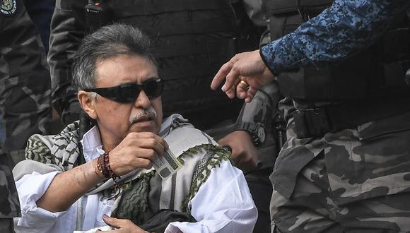El ex jefe de las FARC, Jesús Santrich, intentó quitarse la vida antes de ser recapturado segundos después de salir de la cárcel La Picota de Bogotá, según senador. (AFP)