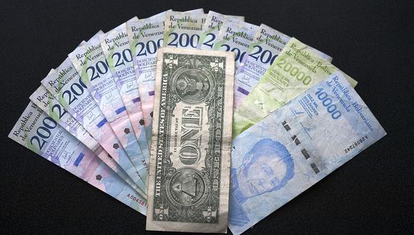 El precio del dólar se situaba en 470.013,81 bolívares soberanos en Venezuela este lunes. (Foto: AFP)