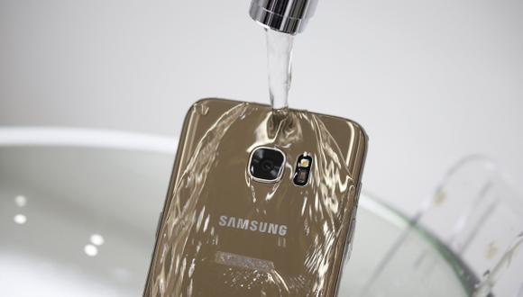 Samsung S7 vs. iPhone 6S: ¿cuál resiste los golpes y el agua?