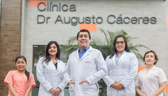 El Dr. Augusto Cáceres y el equipo de la clínica aseguran la mejor atención y resultados.