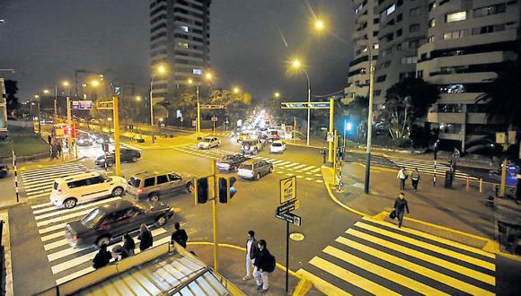 Luis Castañeda afirmó que ‘by-pass’ en el cruce de las avenidas Arequipa y Aramburú está en evaluación. (Alonso Chero / El Comercio)