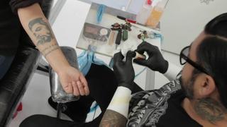 Colombia: Así corrigen los tatuajes con errores de ortografía