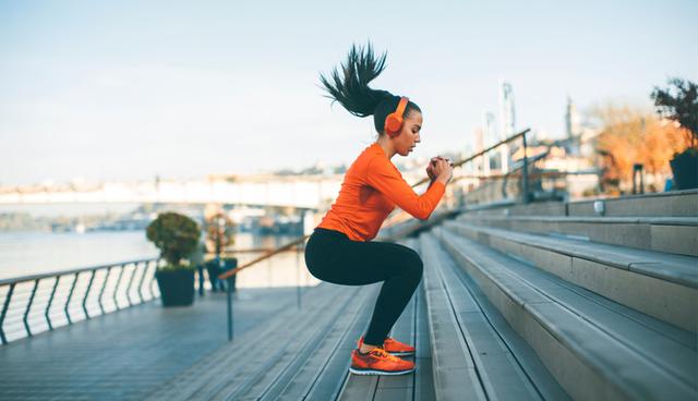 Entrenamiento corto y eficaz. Por mucho tiempo se creyó que correr largas distancias a un ritmo constante era la mejor manera de quemar grasas. Ahora sabemos que hacer ejercicio con intervalos de alta intensidad es más efectivo. (Foto: Shutterstock)