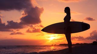 ‘Surfonomics’: los inesperados beneficios del surf para Perú y Chile, según la BBC
