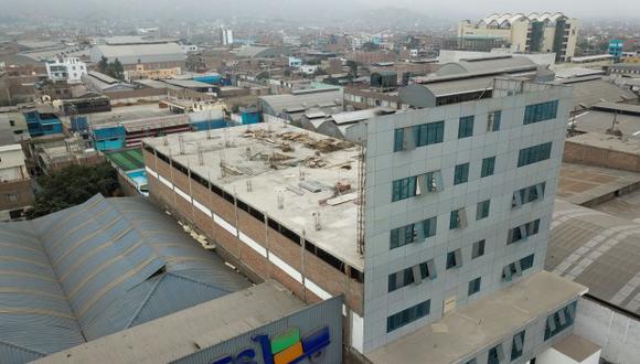 Universidad Privada Telesup aclaró que la estructura colocada en su fachada no es una falsa pared sino “un muro arquitectónico con fines estéticos”. (Foto: Andina)