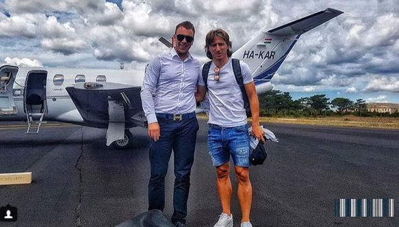 Luka Mordric aterrizó en la capital de España para iniciar los entrenamientos con el Real Madrid. A su vez, el volante definirá su futuro ante la tentativa del Inter de Milán (Foto: Instagram azimuthjett)