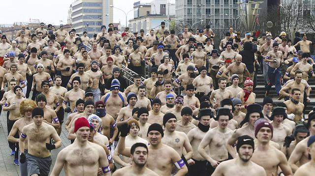 Bielorrusia: 1.000 hombres retan al frío en tradicional carrera - 8