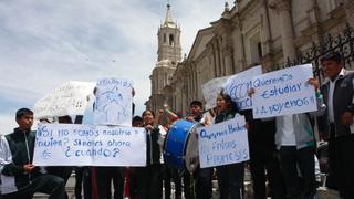 Arequipa: colegiales de Mollendo exigen la reconstrucción de su plantel