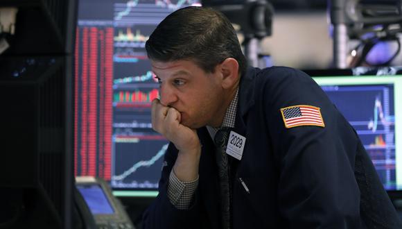 Tras una sesión marcada por el fuerte descenso de los principales indicadores de la Bolsa Nueva York, se decidió suspender las operaciones por 15 minutos. (Foto: AP)
