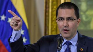 Canciller de Venezuela dice que a militares desertores les pagan 20 mil dólares