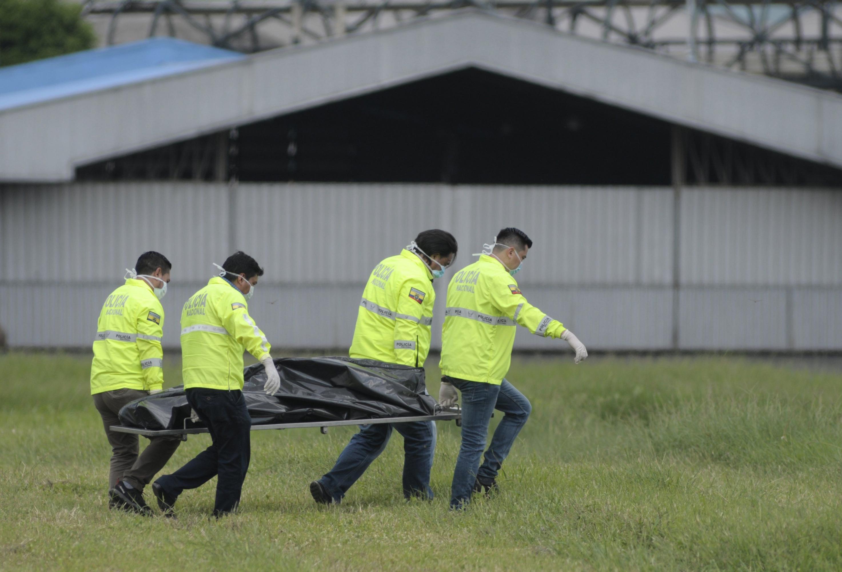 Los cadáveres de los polizones, de entre 25 y 30 años, fueron encontrados en la parte sur de la pista del aeropuerto. (AP).