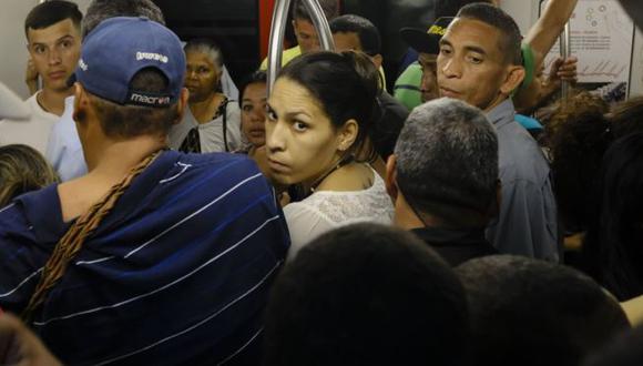 Es frecuente que fallos técnicos obliguen a desalojar los trenes del metro de Caracas.