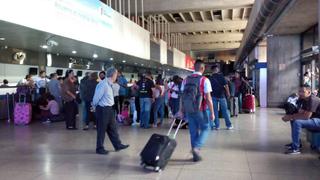 Apagón en Venezuela: Pasajeros quedaron varados en el principal aeropuerto del país