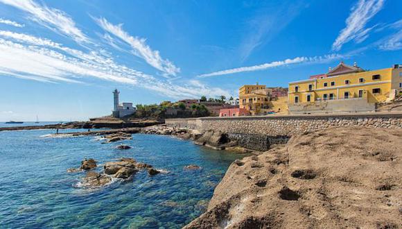 Ventotene hoy, antes Pandataria, que como dijo el geógrafo clásico Strabo queda a 250 estadios (c/u 184,81 m.) de distancia del continente. (Getty Images vía BBC)