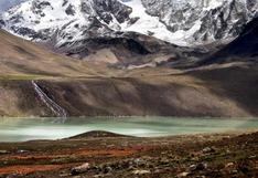 Bolivia despide dos trozos de glaciar con 18.000 años de historia