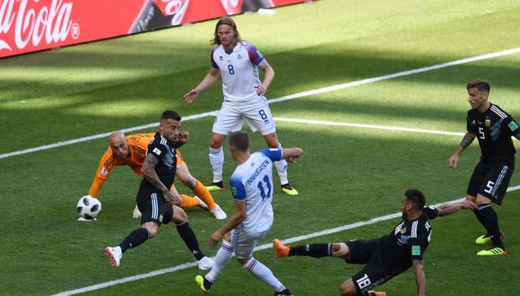 Finnbogason anotó el empate parcial para Islandia en el duelo ante Argentina por el Grupo D del Mundial, tras una floja salida del golero albiceleste Wilfredo Caballero. (Foto: AFP)