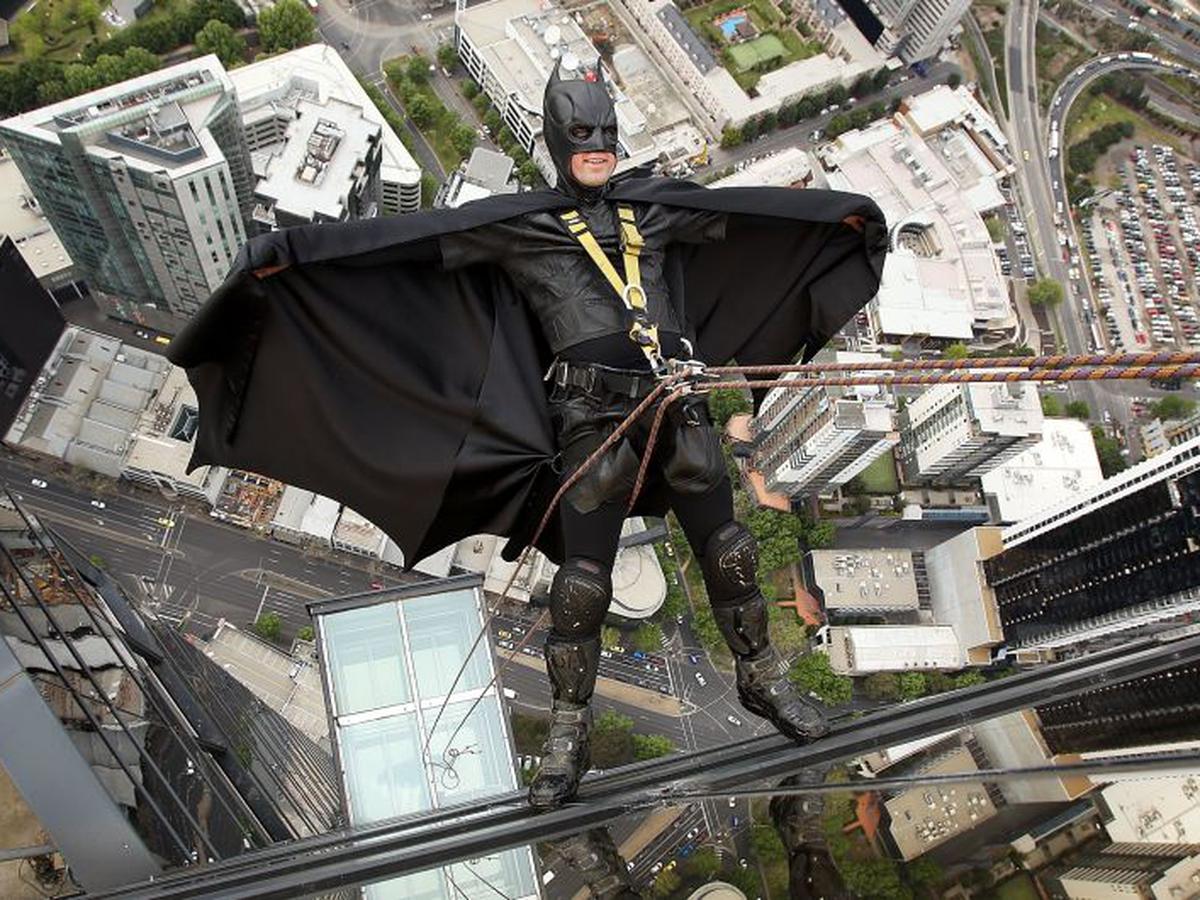 Batman y Gatúbela escalan un edificio para la caridad [FOTOS] | INSOLITO |  EL COMERCIO PERÚ