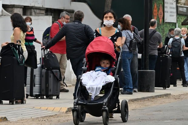 El nuevo Bono Familiar Universal busca llegar a la mayor cantidad de familias para que puedan afrontar el aislamiento por el COVID-19 (Foto: Cris Bouroncle / AFP)