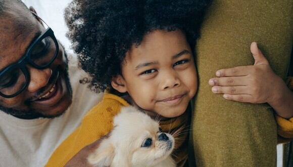 Un perro puede ser el mejor amigo de tus hijos si eliges la raza adecuada. (Ketut Subiyanto / Pexels)