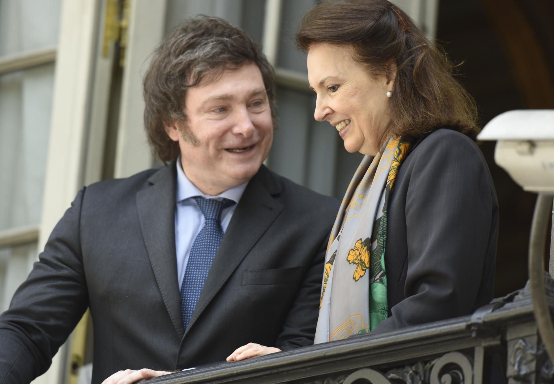 Javier Milei with Diana Mondino, who could be Chancellor in Argentina's new government.  (EFE/Matías Campaya).