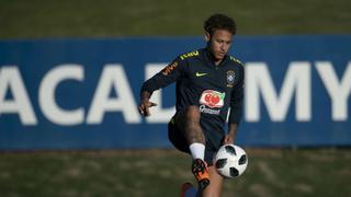 Neymar evoluciona favorablemente de su lesión, afirmaron médicos de Brasil
