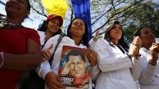 Venezuela: médicos marchan en contra y a favor del gobierno