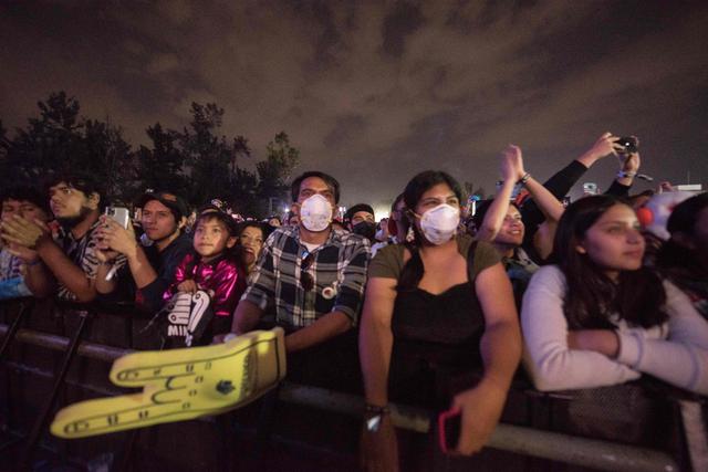 Los asistentes al Festival Vive Latino 2020 asistieron con mascarillas. (Foto: Agencia)