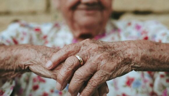 Anciana del Reino Unido que cumplió 102 años reveló las claves de su longevidad. (Foto referencial: Eduardo Barrios / Unsplash)