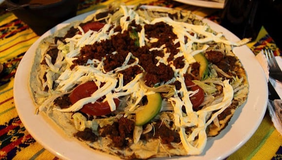 La Tlayuda es una tortilla que puede ir acompañada de diversos ingredientes. (Foto: wikimedia)