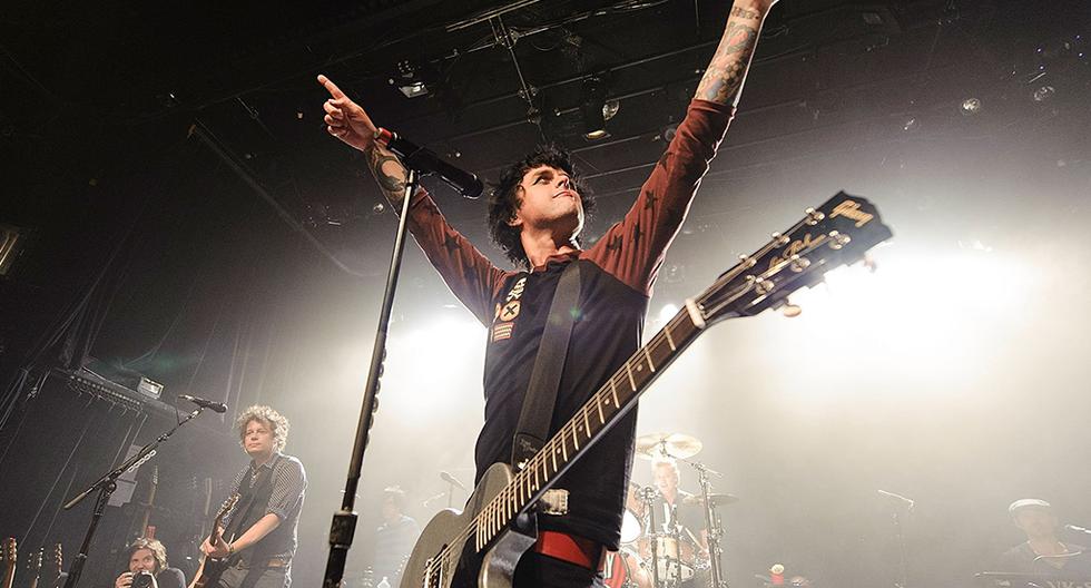 Billie Joe Armstrong, vocalista de Green Day, destrozó un auto con su guitarra durante concierto. (Foto: Captura YouTube)