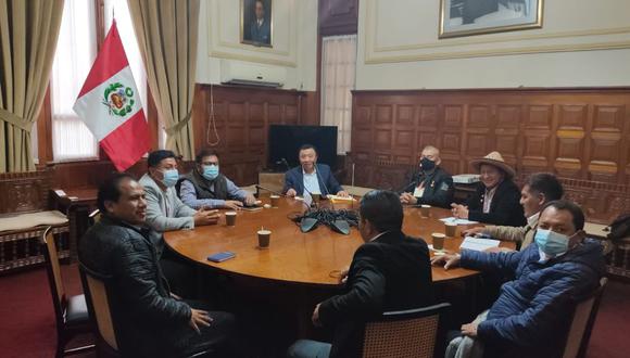 Electos congresistas de Perú Libre durante la reunión con pares de Acción Popular y Podemos Perú. (Foto: Perú Libre)