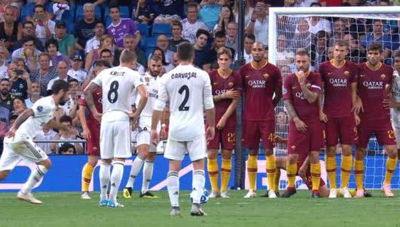 Isco Alarcón ejecutó un magistral saque de falta que acabó en las redes de la Roma. El atacante del Real Madrid demostró toda su categoría en ese remate, que generó euforia en el Bernabéu. (Foto: captura de pantalla)