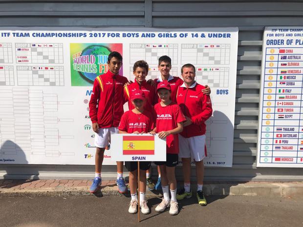 El equipo español con Alcaraz. (Foto: Federación Española de Tenis)
