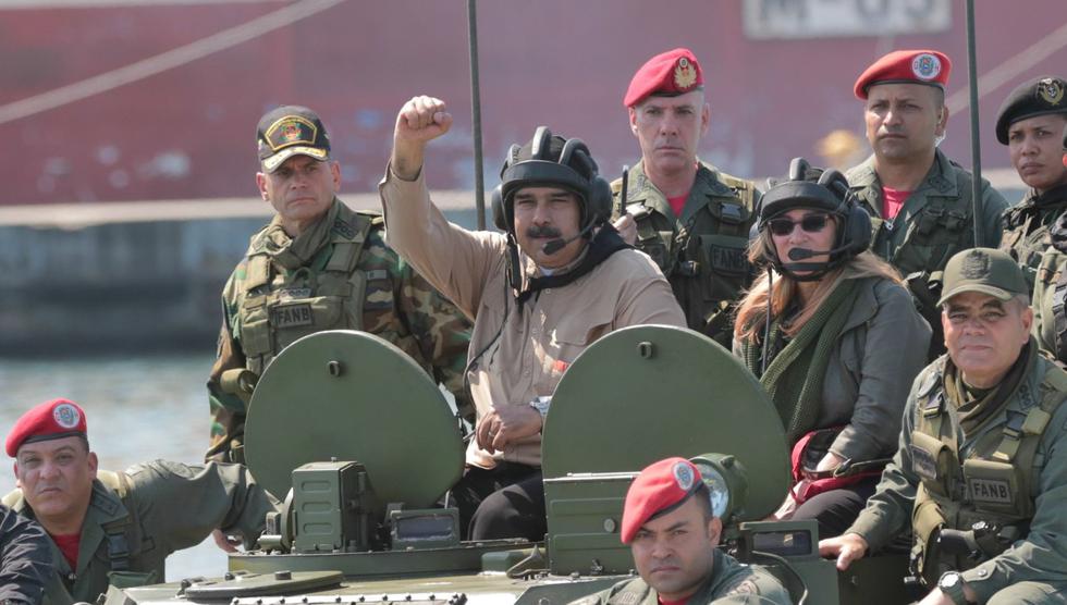 Venezuela: ¿Nicolás Maduro se desmayó en un tanque militar? (Reuters).
