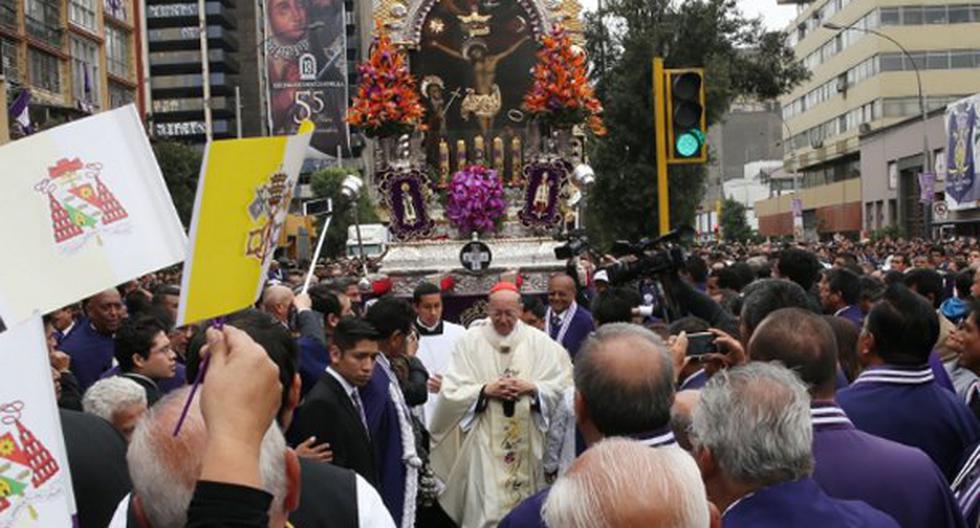 La imagen del Señor de los Milagros realiza hoy viernes su penúltimo recorrido procesional del mes morado 2016 desde las seis de la mañana. (Foto: Andina)