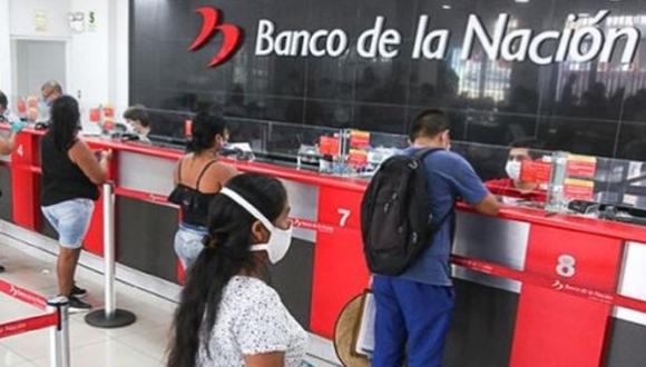 Las personas pueden cobrar el bono en las agencias móviles. (Foto: Andina)
