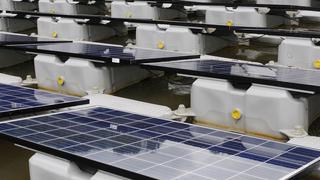 El Canal de Panamáintroduce nuevos paneles solares flotantes