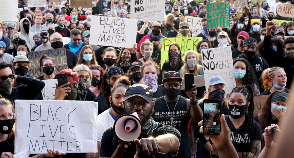 Protesta contra la muerte de Breonna Taylor por la policía de Louisville y George Floyd por la policía de Minneapolis, en Louisville, Kentucky. (Foto: REUTERS / Bryan Woolston).