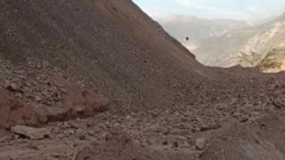 Arequipa: pobladores de Quechualla aislados por deslizamientos en la carretera