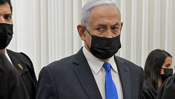 El primer ministro de Israel, Benjamin Netanyahu, asiste a una audiencia en su juicio por corrupción en el tribunal de distrito de Jerusalén. (Foto de Reuven Castro / POOL / AFP).