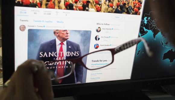 "Twitter está explorando formas de proporcionar más contexto en torno a los tuits que violan nuestras reglas, pero que son noticiosos y de interés público legítimo", dijo la compañía en un comunicado. (Foto: AFP)