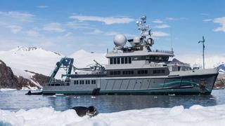 Alucia, el barco con helicóptero y submarinos que filma las maravillas de los océanos [BBC]