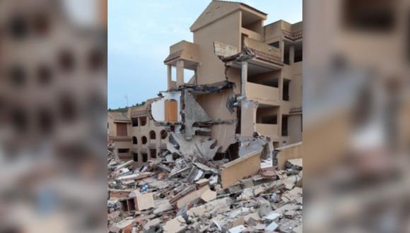 El edificio, ubicado en la localidad de Peñíscola (en la costa mediterránea española), quedó bastante afectado.  (Captura/Twitter).