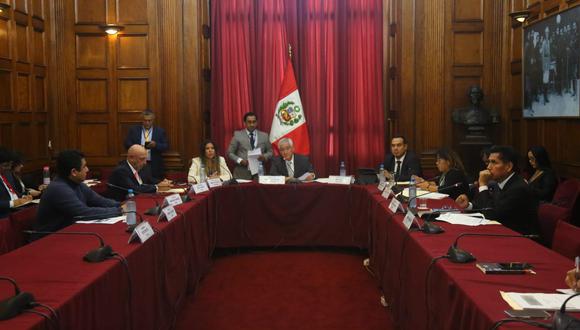La comisión que seleccionará a los postulantes para magistrado del Tribunal Constitucional es presidida por José Luís Elías Ávalos (Podemos Perú). (Foto: Congreso)