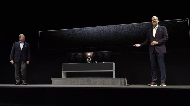 LG presentó un televisor enrollable de 65 pulgadas. (Foto: AFP)
