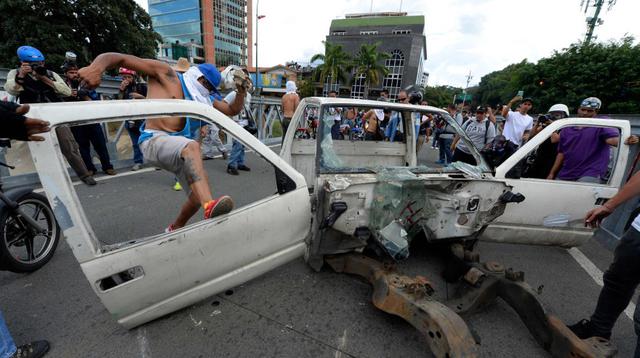 Policías y manifestantes chocaron al cierre de Toma de Caracas - 10